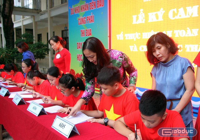 Học sinh trường Ngô Quyền cam kết an toàn giao thông, giảm rác thải nhựa