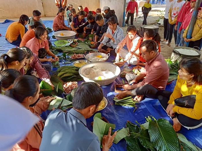 Xúc động với chương trình “Áo trắng đến trường, tặng em ngày Tết” ảnh 3