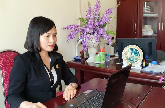 Cô giáo làng tiên phong dạy học trực tuyến miễn phí cho học sinh