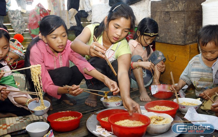 Luật Giáo dục cho chọn nhiều bộ sách, sao Bộ lại dự thảo để...độc quyền? ảnh 2