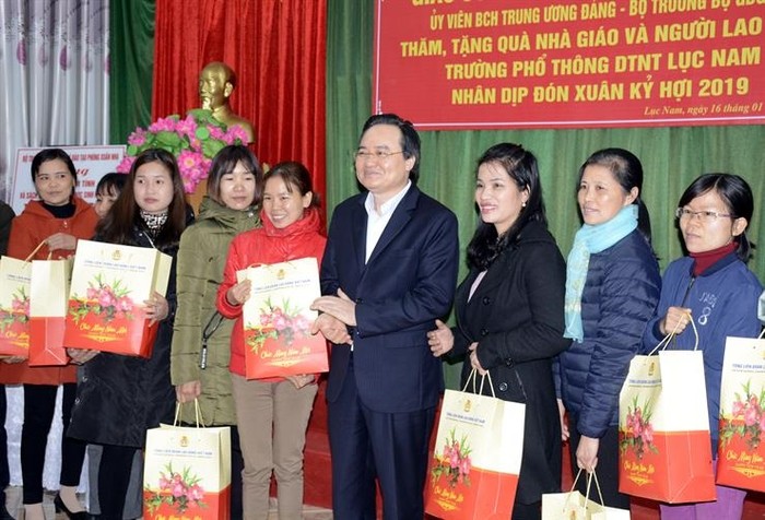 Giáo viên không có thưởng, nhưng nhà trường không thể quên Tết lãnh đạo ảnh 3