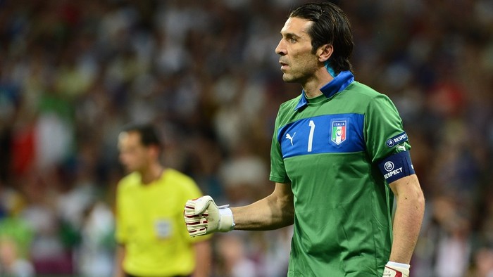 Buffon là người hừng đưa ĐT Italia vào bán kết