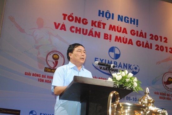 Chủ tịch Nguyễn Văn Đệ CLB Thanh Hóa có những phát biểu gay gắt tại hội nghị.