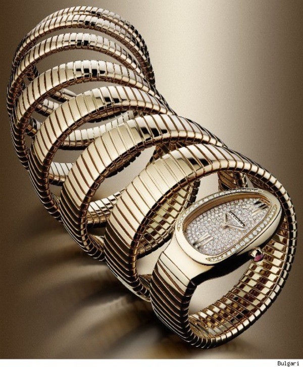 Cận cảnh đồng hồ Bvlgari Serpenti 7 Coil Watch của Thủy Tiên.