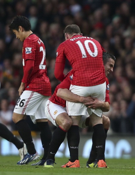 Đêm qua, Rooney đã tỏa sáng rực rỡ trong vai trò một tiền vệ kiến thiết với 1 đường chuyền tuyệt đẹp cho Van Persie ghi bàn...