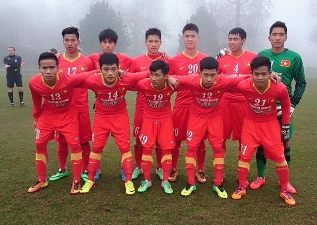 Đội tuyển U19 Việt Nam nòng cốt là 19 cầu thủ thuộc Học viện bóng đá Hoàng Anh Gia Lai - Arsenal JMG đang huấn luyện thi đấu tại Vương quốc Anh