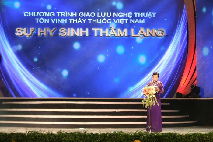 Trưởng ban chỉ đạo cuộc thi &quot;Sự hy sinh thầm lặng&quot; GS.TS.TTND. Nguyễn Thị Kim Tiến - Ủy viên BCH TW Đảng, Bộ trưởng Bộ Y tế.