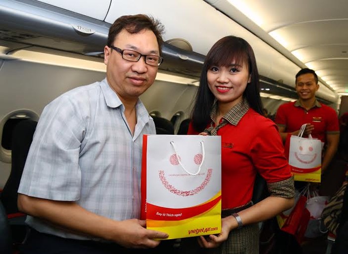 Vietjet tặng hành khách những món quà ý nghĩa.