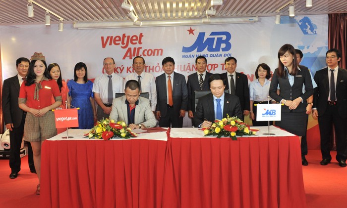 Nghi thức ký kết thỏa thuận hợp tác giữa Vietjet và MB