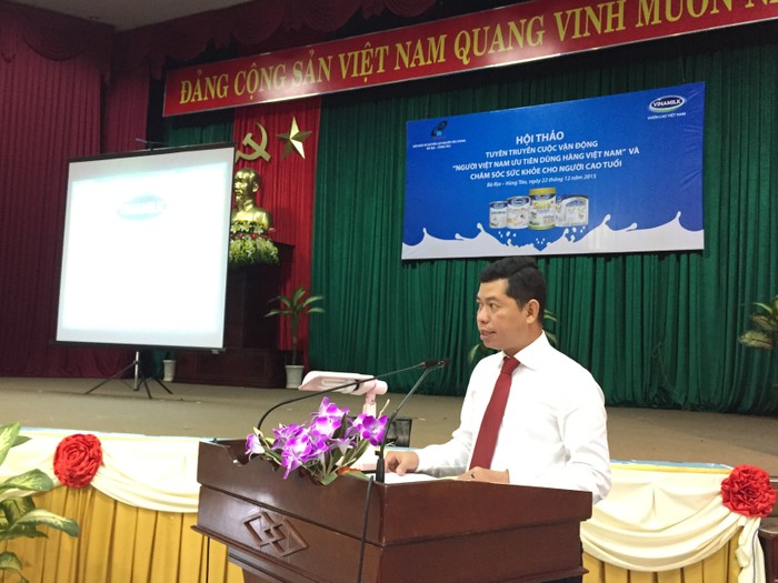 Ông Hồ Quang Nghĩa, Giám đốc Kinh doanh Miền Đông phát biểu tại hội thảo ở Bà Rịa.