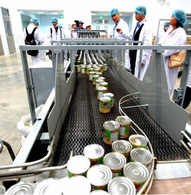 Nhà máy Angkor Milk của Vinamilk tại Campuchia ra lò mẻ sản phẩm sữa đặc đầu tiên trong ngày khánh thành.