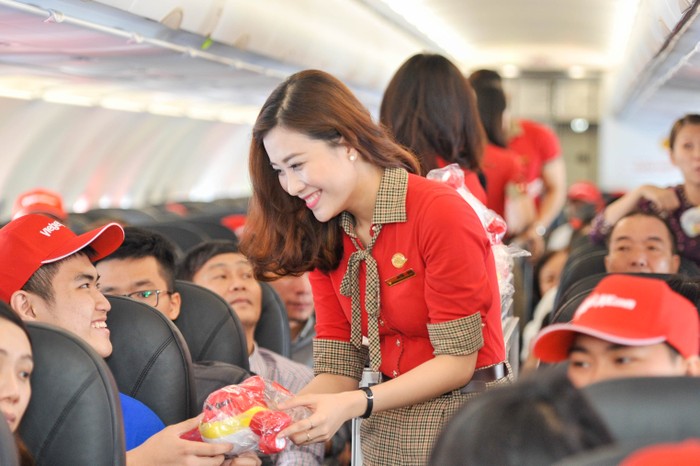 Vietjet có đội ngữ tiếp viên xinh đẹp, nổi bật. - ảnh Vivalifestyleandtravel.