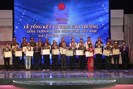 Kỹ sư Đào Xuân Giỏi thuộc Công ty TNHH MTV Lọc hóa dầu Bình Sơn (Lọc hóa dầu Bình Sơn) là một trong số tác giả được nhận giải Ba Vifotec 2016 - ảnh nguồn PVN.