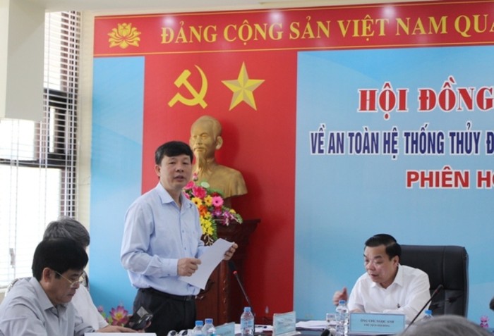 Ông Nguyễn Đình Hậu - Vụ trưởng Vụ Khoa học và Công nghệ các ngành kinh tế - kỹ thuật (Bộ Khoa học và Công nghệ) báo cáo tại phiên họp - ảnh nguồn Bộ Tài Nguyên và Môi trường.