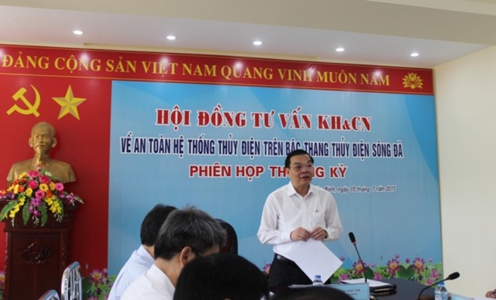 Ông Chu Ngọc Anh – Bộ trưởng Bộ Khoa học và Công nghệ đồng thời là Chủ tịch Hội đồng Tư vấn Khoa học và Công nghệ về an toàn hệ thống thủy điện trên bậc thang thủy điện sông Đà phát biểu tại phiên họp - ảnh Bộ Khoa học và Công nghệ.