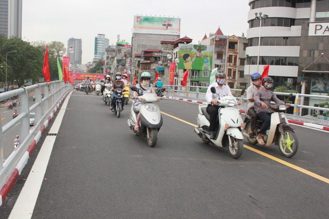 Vào giờ cao điểm 8h sáng nhưng đường thông thoáng, không còn xuất hiện cảnh chen lấn, ùn tắc.