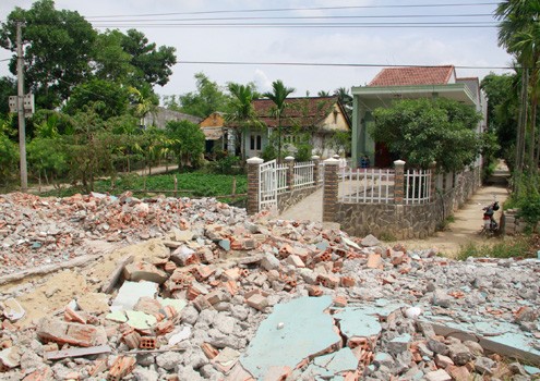 Bi thu Da Nang doi thoai voi nguoi dan bi giai toa dat