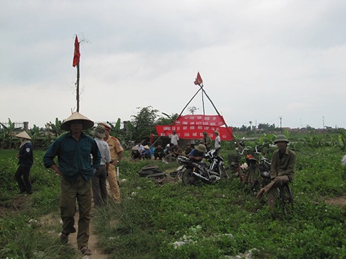 Lực lượng công an đến nơi thì vụ việc mới được vãn hồi. Ảnh: Người lao động