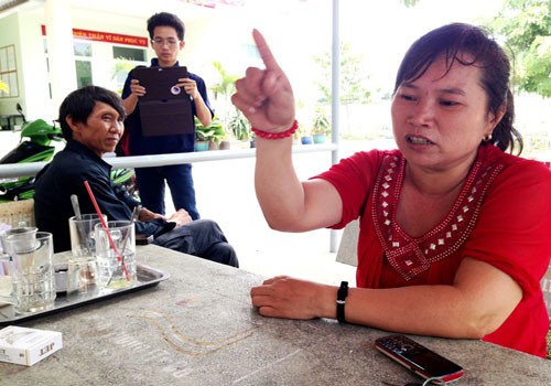 Bà Lê Thị Tuyết trò chuyện với phóng viên trước khi bị bắt tạm giam. Ảnh: Dương Cầm - Giaoduc.net.vn