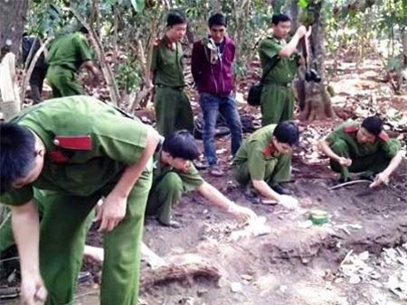 Lời khai rúng động của vợ bí thư xã sát nhân, An ninh Xã hội, Vo bi thu xa giet nguoi, vo bi thu xa chem nguoi, vo bi thu xa no hang chuc ty dong, an mang, giet nguoi, xuong nguoi bi dot, trong an, xuong nguoi, cong an, bao cong an, an ninh, tin an ninh, bao an ninh, tin phap luat, phap luat, bao phap luat, tin nhanh, tin moi, tin tức, tin tuc online, tin hay, tin nong, bao dien tu, bao xa hoi, bao vn, bao, xa hoi, vn