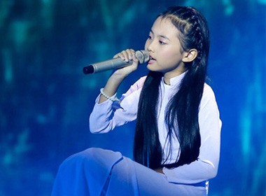 Phương Mỹ Chi trên sân khấu The Voice Kids