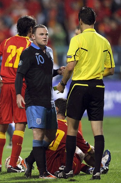 Rooney trả giá đắt cho pha phạm lỗi.