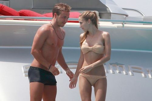 Mới đây, Mario Gotze cùng bạn gái nghỉ mát tại hòn đảo nổi tiếng Ibiza của Tây Ban Nha.