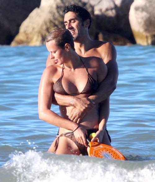 Mới đây, hai người đi nghỉ tại một bãi biển ở quê nhà Italy. Federica và Filippo vui vẻ đùa nghịch và chơi trò đánh bóng trên biển…
