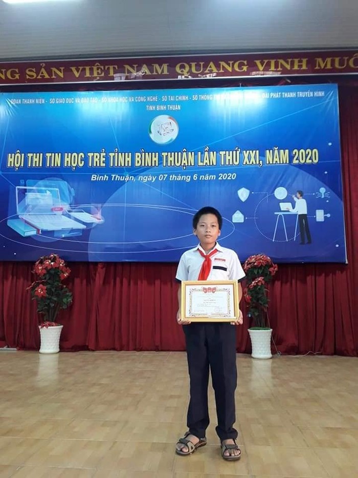 Em Thái Nguyên Trung, học sinh Trường Tiểu học Tân An 2, thị xã La Gi tỉnh Bình Thuận (Ảnh nhà trường cung cấp)