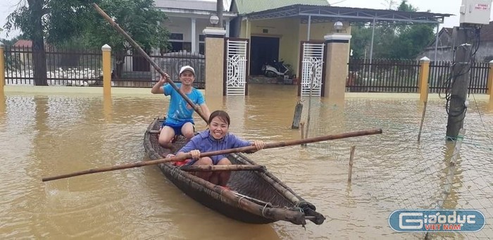 Lênh đênh sóng nước cả ngày mà vẫn luôn nở nụ cười (Ảnh: CTV)