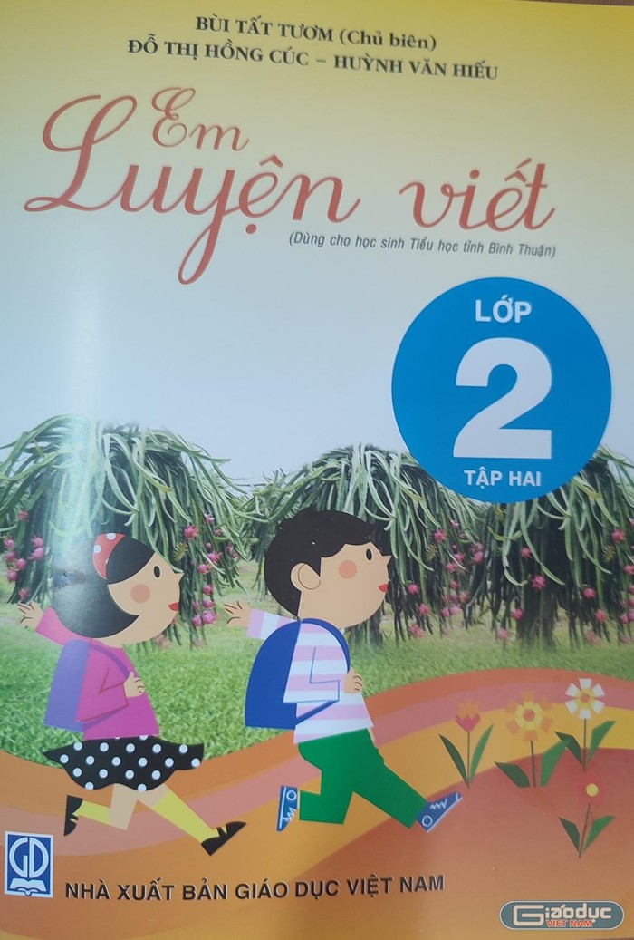 Vở luyện viết của học sinh tại Bình Thuận giá 19.500 đồng/cuốn. (Ảnh tác giả)