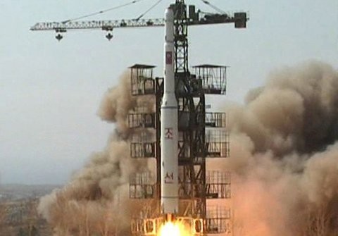 Triều Tiên phóng tên lửa đẩy "Quang Minh Tinh-2" năm 2009