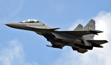 Máy bay chiến đấu Su-30MKV của Việt Nam và Su-30MKI của Không quân Ấn Độ