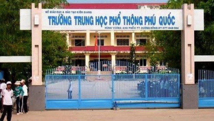 Sự việc thầy giáo tiết lộ đề thị ở lớp dạy thêm đang thu hút sự chú ý của dư luận xã hội: ảnh trên website của trường