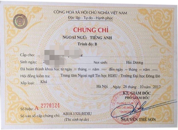 Gói chống trượt cung cấp chứng chỉ tiếng anh, tin học của trường Đại học Đông Đô trong nhiều năm qua (Ảnh: Vũ Ninh)