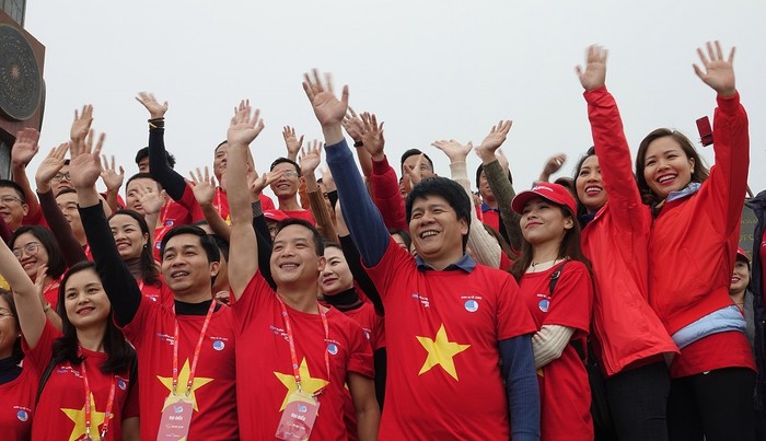 Đoàn hành trình Tôi yêu Tổ quốc tôi của Vietjet tham gia lễ công bố thông điệp Hành trình Tôi yêu Tổ quốc tôi gửi thanh niên cả nước tại cột cờ Lũng Cũ (Hà Giang): Ảnh:VietJet