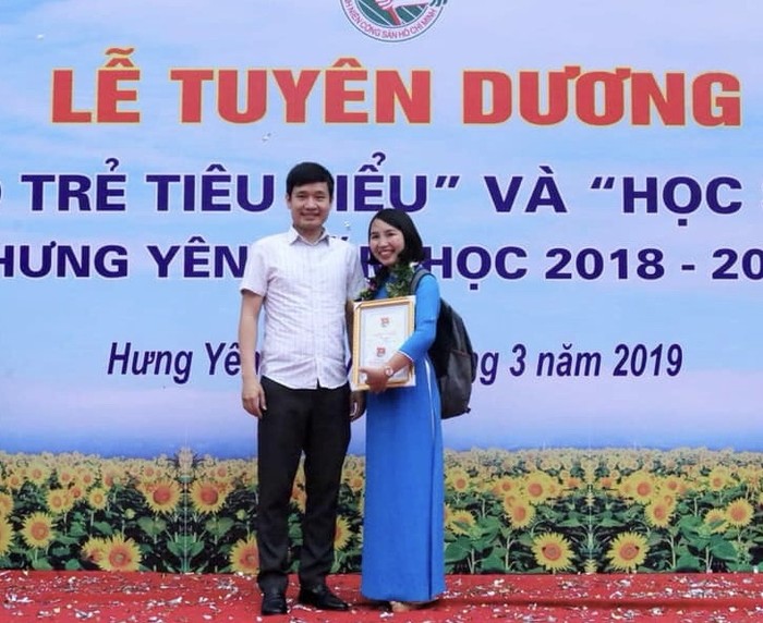 Là giáo viên có tinh thần cầu tiến, cô Thúy luôn chủ động học hỏi, đổi mới cách dạy nhằm truyền tải kiến thức đến học sinh một cách dễ dàng nhất. (ảnh: NVCC)