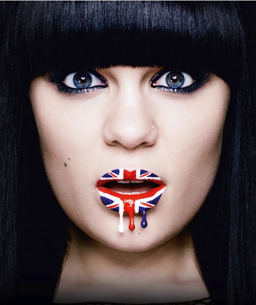 Jessie J với shot hình đầy thời trang và ấn tượng với đôi môi hình cờ Anh của Violent Lips.