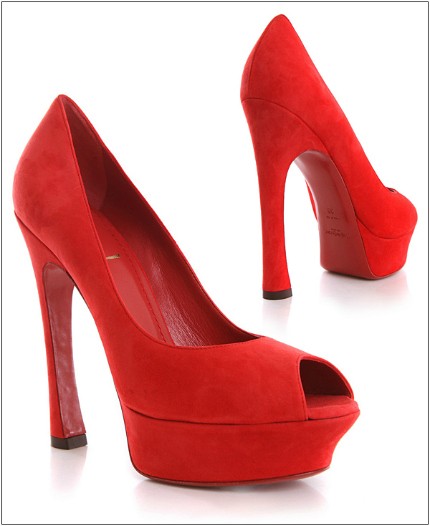 Đôi giày đỏ của Yves Saint Laurent