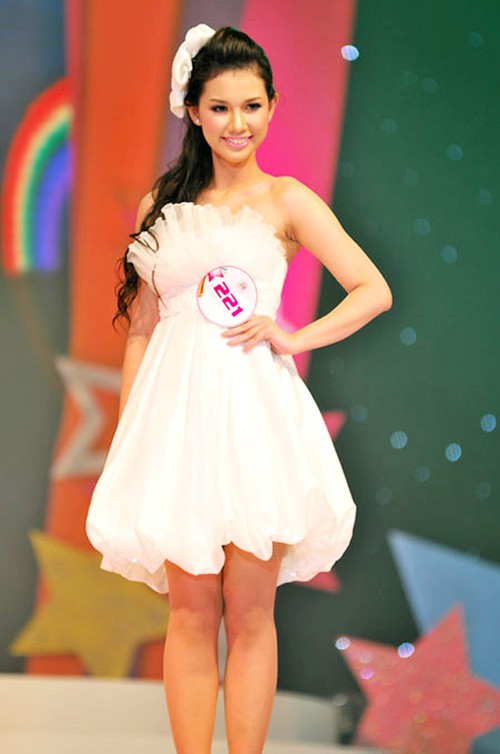 Quỳnh Chi lọt top 20 Miss Teen 2009.