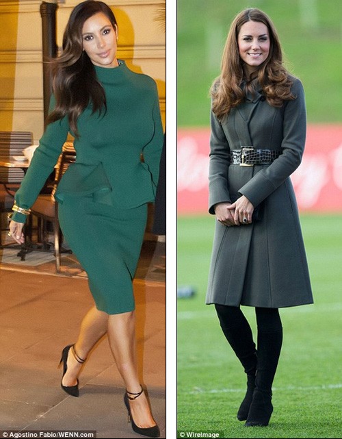 Trong khi Kim thường hay chọn những trang phục bó sát cơ thể hoặc những chiếc váy xòe che bụng thì công nương Kate lại chọn những bộ váy dịu dàng hoặc áo choàng thanh lịch.