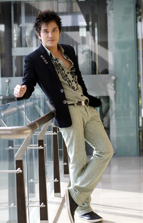 Ca sỹ Lâm Chấn Huy ra album nhạc dance chào xuân.