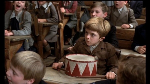 The Tin Drum (Cái trống thiếc, 1979), phim điện ảnh Tây Đức, giành cả giải Oscar phim tiếng nước ngoài hay nhất và Cành cọ vàng, phim xuất sắc nhất Giải thưởng phim Đức, dựa theo cuốn tiểu thuyết nổi tiếng của nhà văn Gunter Grass đoạt giải Nobel văn học năm 1999. Phim mô tả cậu bé bất bình thế giới người lớn đã không thèm lớn và có nhiều cảnh tình dục gây tranh cãi. Bộ phim bị cấm tại Ontario, Canada năm 1980 và thành phố Oklahoma, Mỹ và 1997 tới 2001. Cũng như tiểu thuyết gốc, phim có nhiều phiên bản độ dài khác nhau. Cùng với Paris, Texas (1984), Wings of Desire (1987), Downfall (hợp tác với Ý, Áo năm 2004), Cái trống thiếc là một trong nhưng phim được đánh giá cao nhất về nghệ thuật của điện ảnh Đức.