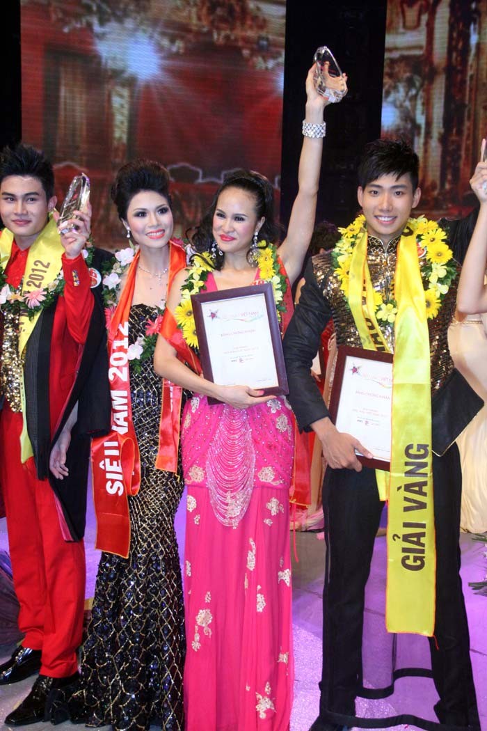 Chung kết Siêu mẫu diễn ra ở Hà Nội, tối 24/6 ghi nhận sự chiến thắng của cặp đôi Phương Mai và Hữu Long.
