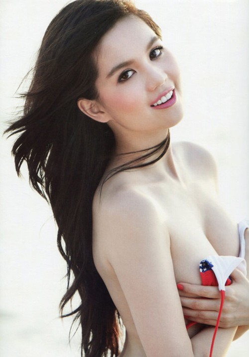 Ngọc Trinh xuất hiện trên tạp chí Mars ở Thái Lan.