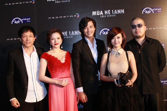 Từ trái sáng: Đạo diễn Quang Hải, Lý Nhã Kỳ, Việt Dũng, Midu.