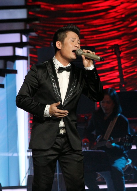 Sau màn mở đầu hát top ca 4 người, Bằng Kiều được sắp xếp xuất hiện cuối chương trình. Anh chỉ hát lại duy nhất ca khúc "Nơi tình yêu bắt đầu" từng hát tại liveshow đầu tiên, còn lại mới hoàn toàn.