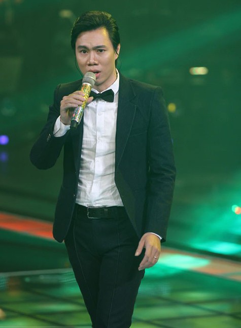 Kiên Giang là thí sinh thi đầu tiên với ca khúc 'Cám ơn mẹ'.