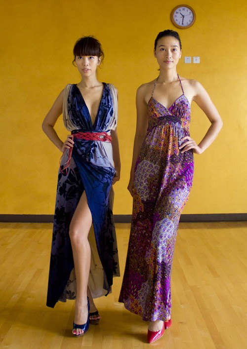 Hà Anh chỉ dẫn từng chi tiết dù nhỏ nhất như việc đi đứng như thế nào, đặt chân ra sao để giúp Huyền Trang tự tin hơn trong cuộc thi Best Model of the World vào tháng 7/2011.