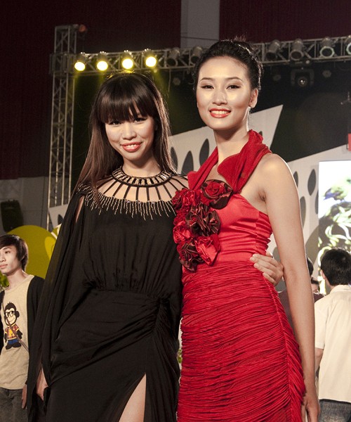 Sau chung kết VNTM 2010, Hà Anh và Huyền Trang thường xuyên xuất hiện cùng nhau.